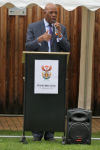 Botschafter der Republik Südafrika, S. E. Stone Sizani